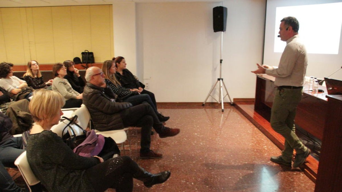 Un curso en el Colegio de Médicos que se retransmitió por internet.