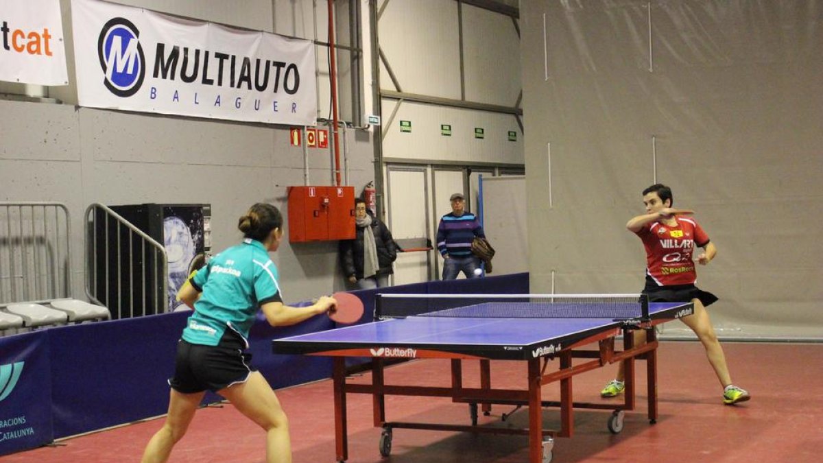 Anna Biscarri va cedir davant de Jin Zhang en el tercer partit del partit davant el Leka Enea Irún.