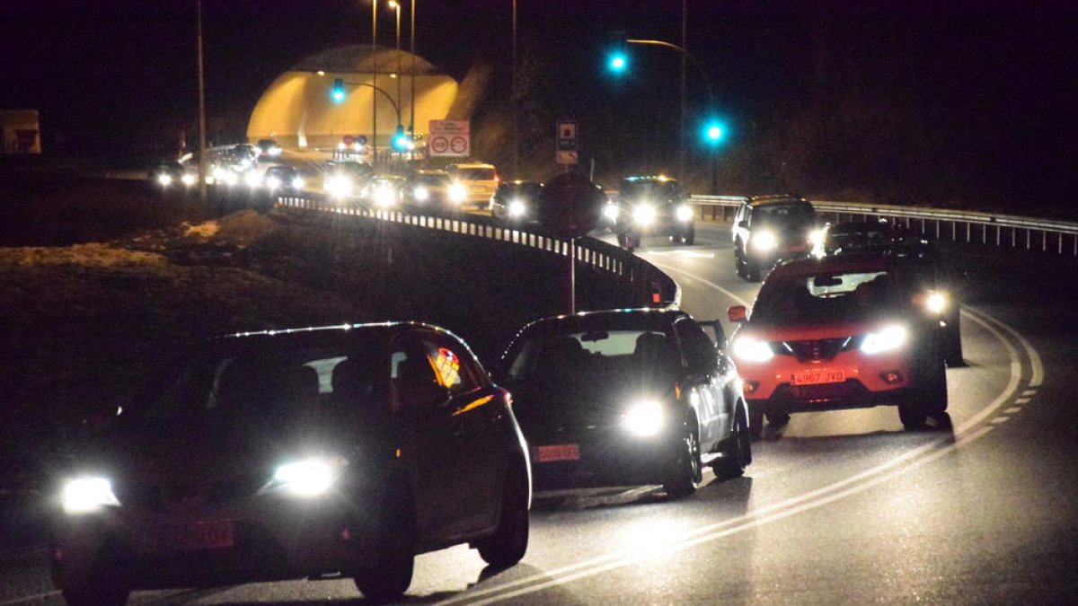 Cues ahir a la tarda de fins a vuit quilòmetres a l’N-145 entre Andorra i la Seu d’Urgell.