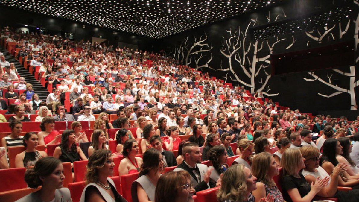 Imagen del acto de entrega de orias de la facultad de Enfermería y Fisioterapia el curso pasado.