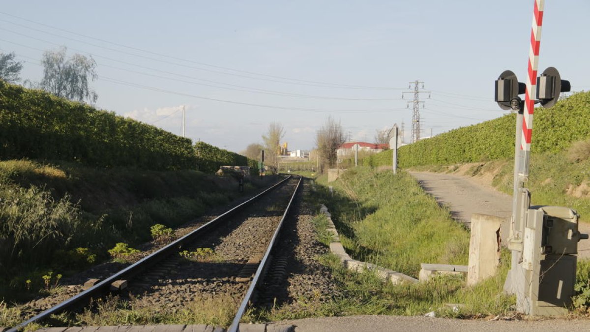 L’estació està prevista al costat del camí cap a Sada i San Miguel.
