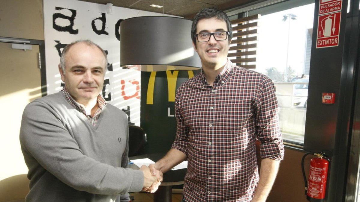 Agustí Soler, gerente de McDonald’s Lleida, con Juan Campillos.