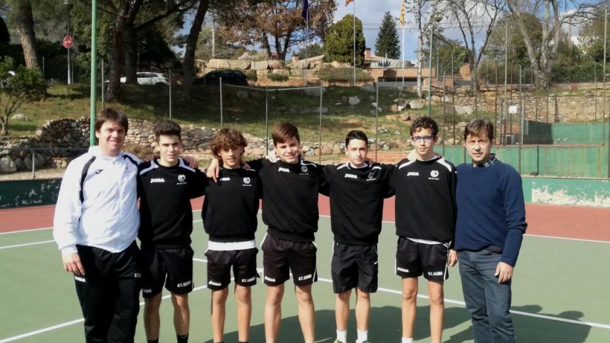 Els components de l’equip infantil i els entrenadors.