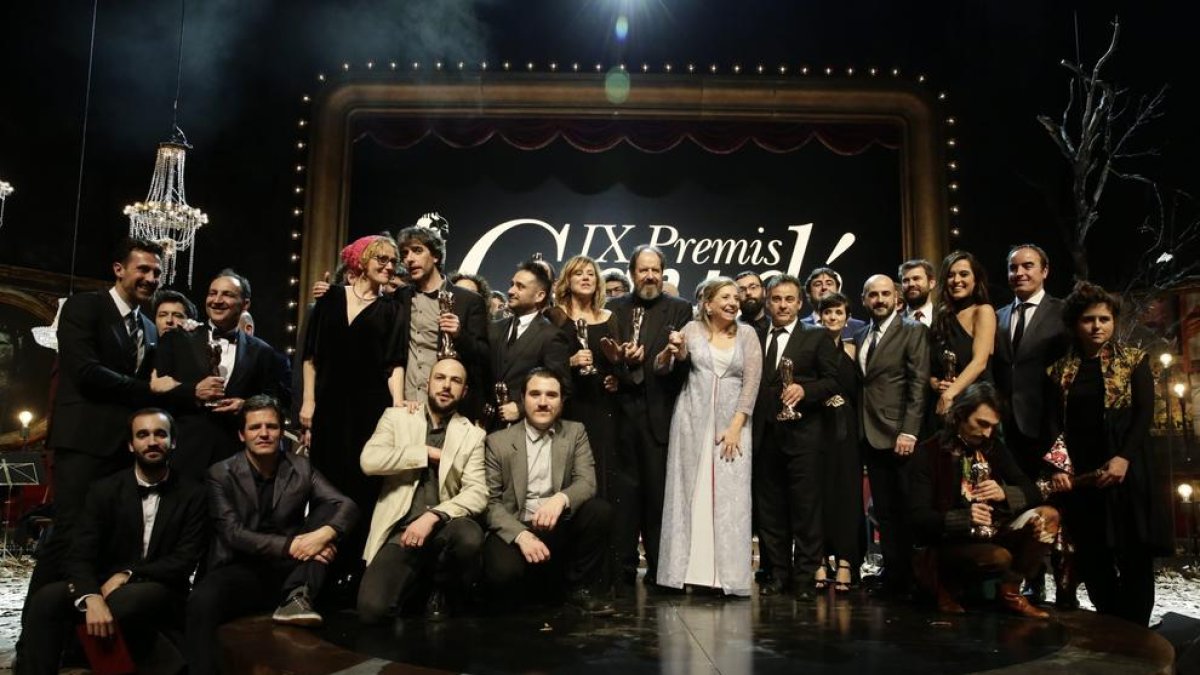 Los ganadores de los Premis Gaudí del cine catalán y Passola, presidenta de la Acadèmia de Cine.