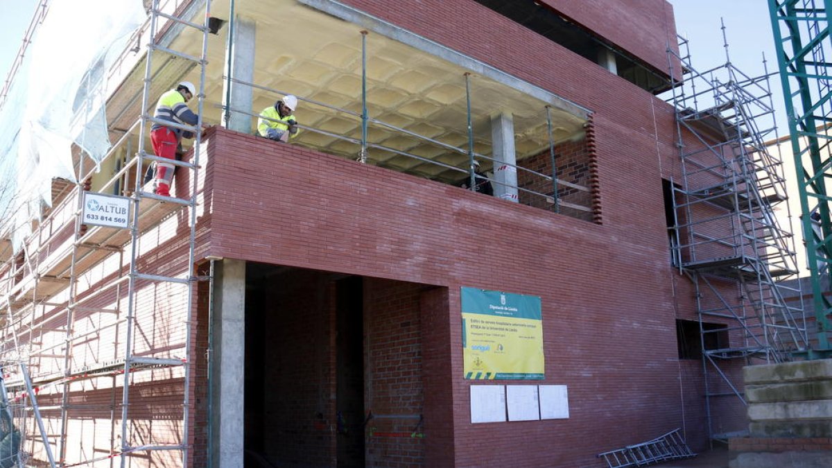 Obres de construcció del nou edifici de Veterinària, una de les que va licitar la Diputació el 2016.