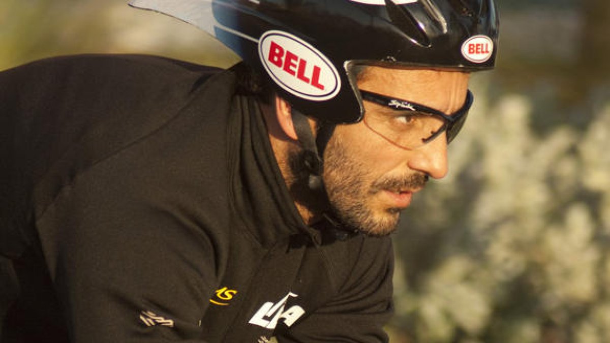 Joan Paredes llegando a meta en una prueba mundial de Half Ironman.