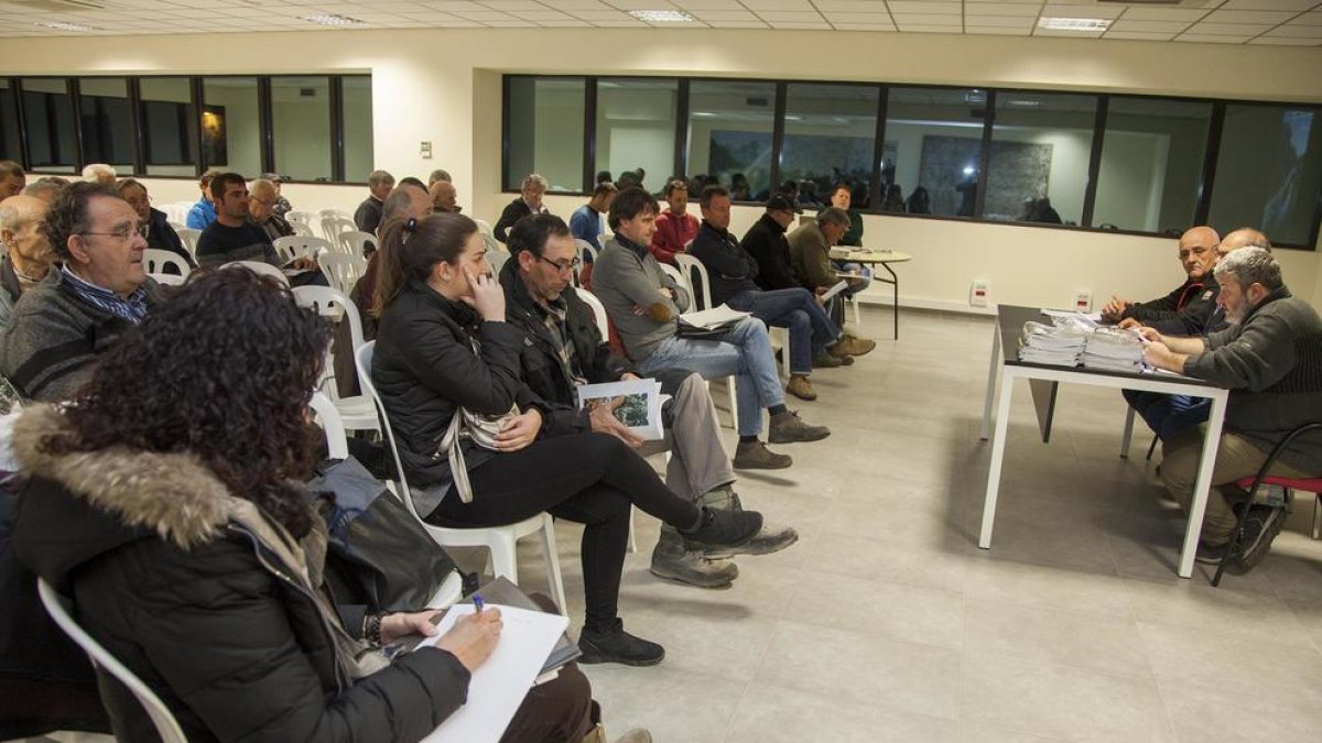 Asamblea de la comunidad de regantes de el Canalet ayer.