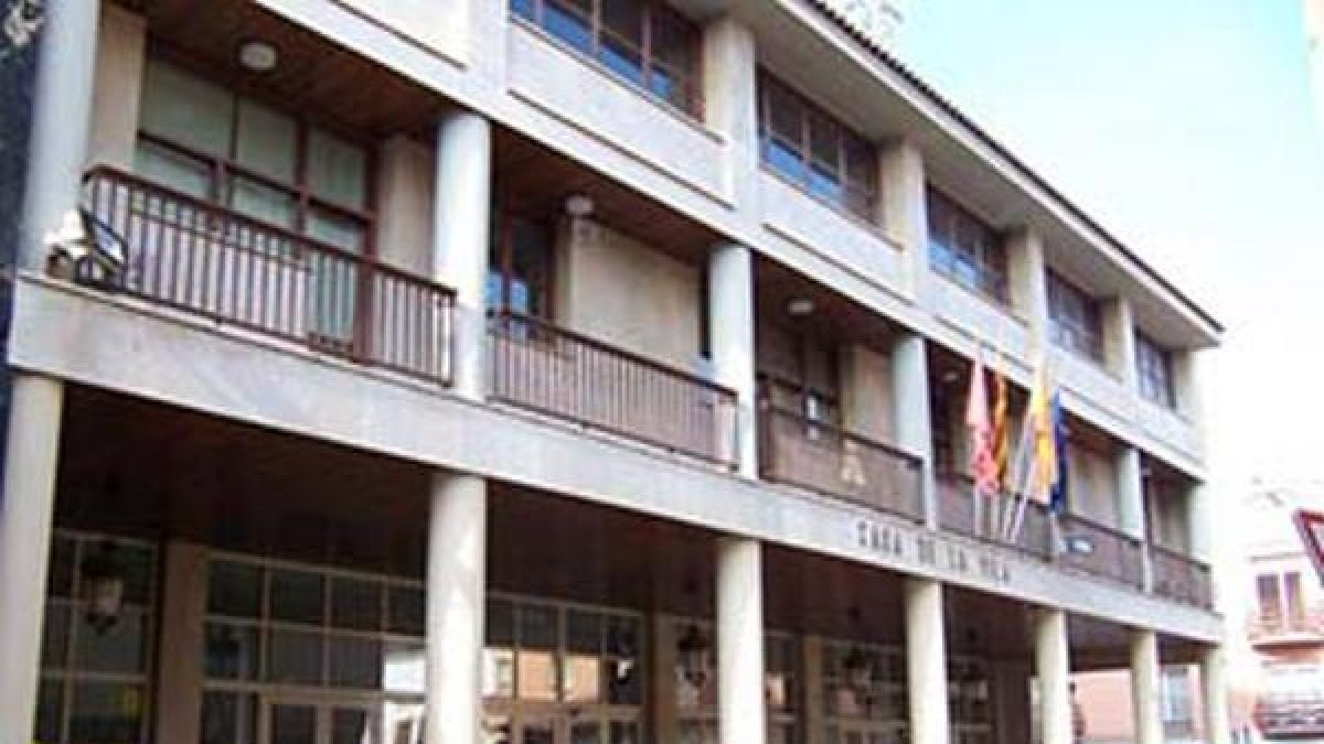 L’ajuntament de Torrefarrera, al centre urbà.