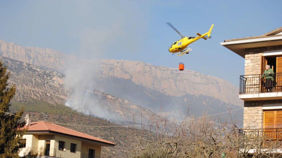 Imagen de archivo de las tareas de extinción del incendio en 2012.