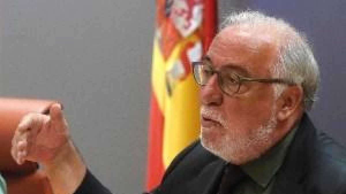 Trànsit vol treure 6 punts per utilitzar el mòbil i castigar més la velocitat