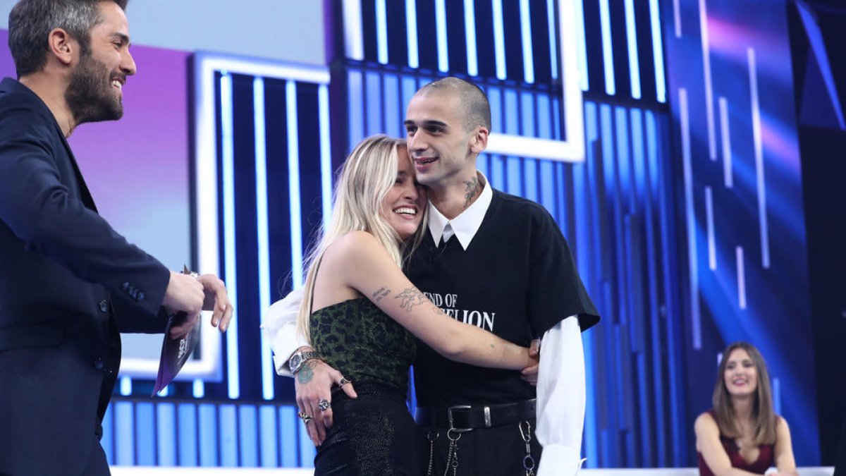 Pablo Amores, exultante con su novia.