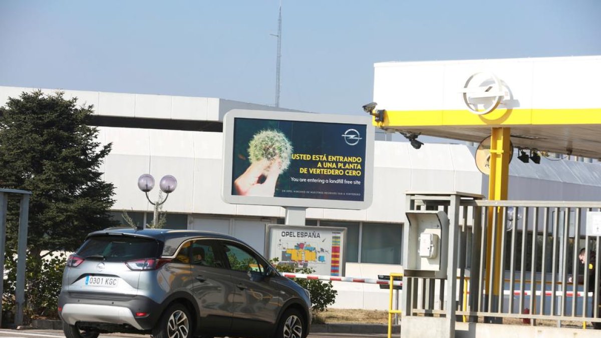 Imagen de la entrada de la factoría de la planta de Opel Figueruelas.