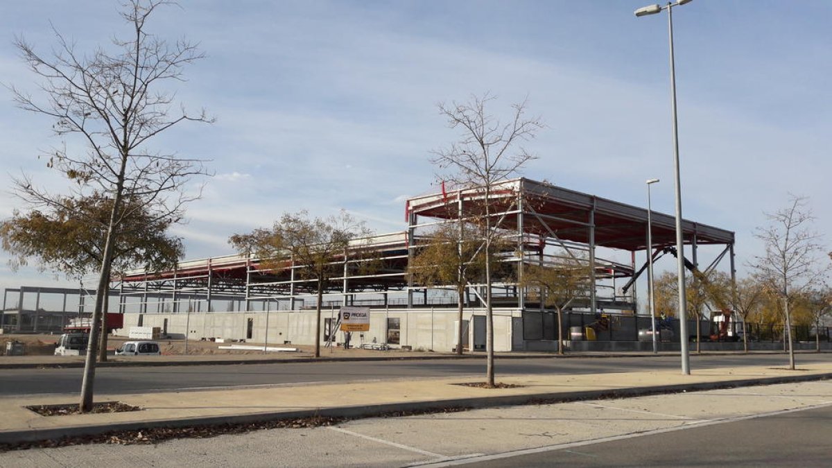 Imagen de la construcción del obrador del grupo Teresa Carles en el polígono industrial Vinyes del Mig.