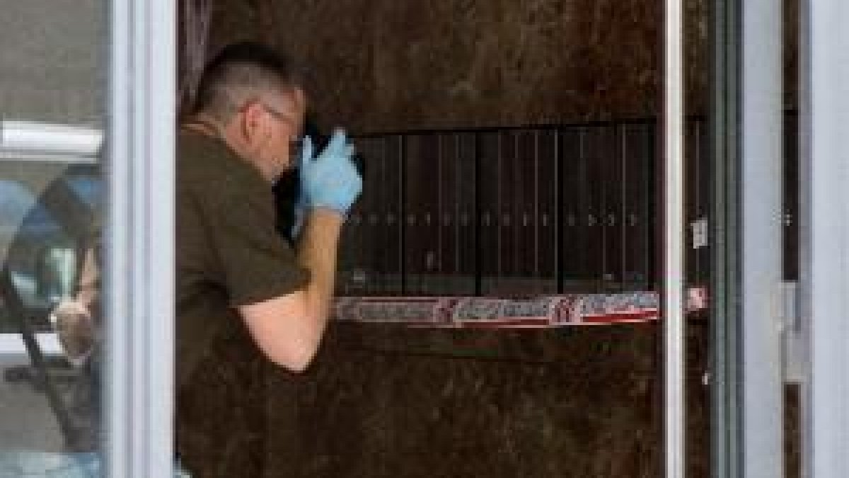 Hallan el cadáver de un bebé en el patio de luces de un edificio de Barcelona