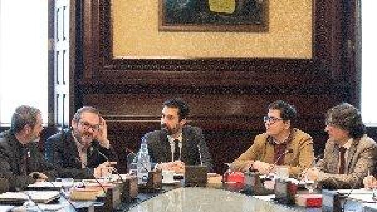 La Mesa del Parlament se reúne para debatir si veta o no las enmiendas de la CUP