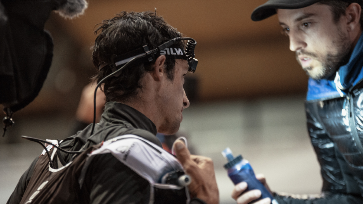 Kilian Jornet a l’avituallament de Courmayeur.