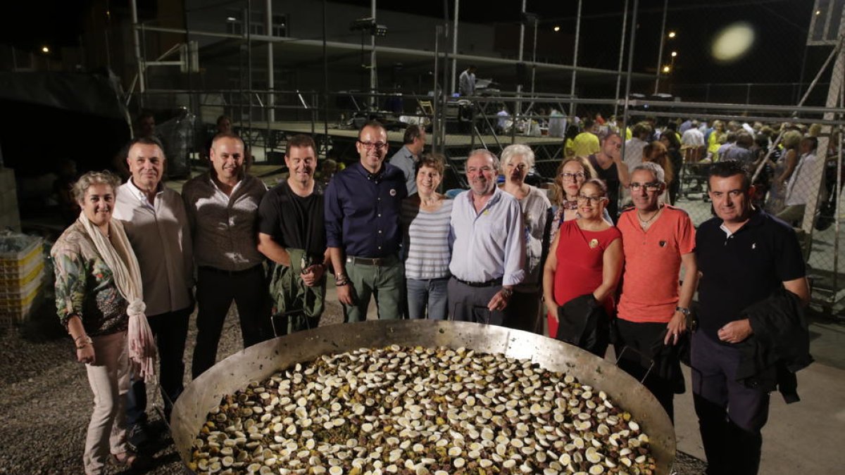 Joan Reñé i alcaldes de la comarca, ahir a Fondarella.