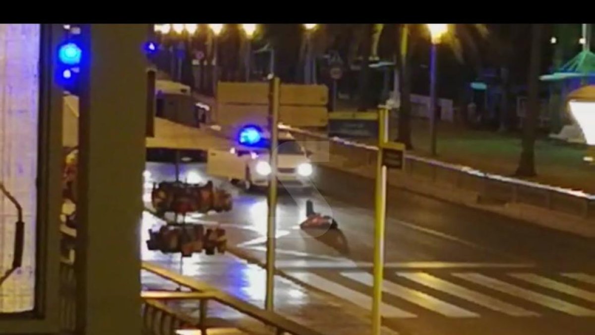 VÍDEOS. Els terroristes abatuts davant del passeig marítim de Cambrils