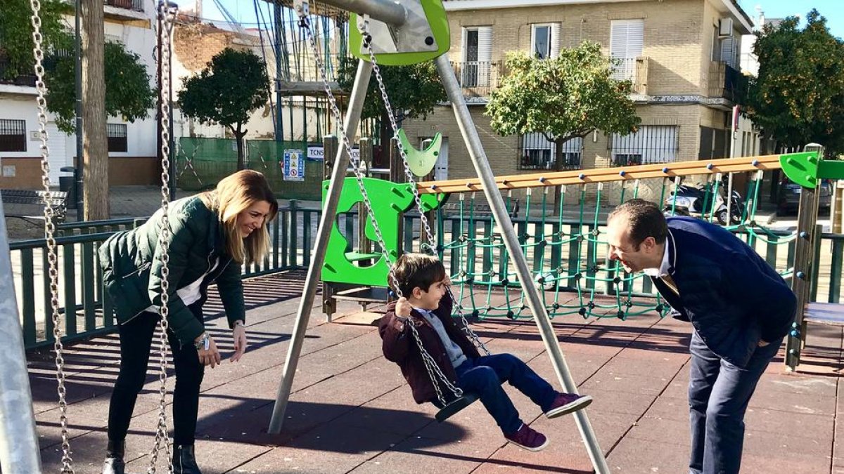 La candidata socialista Susana Díaz, amb la seua família.
