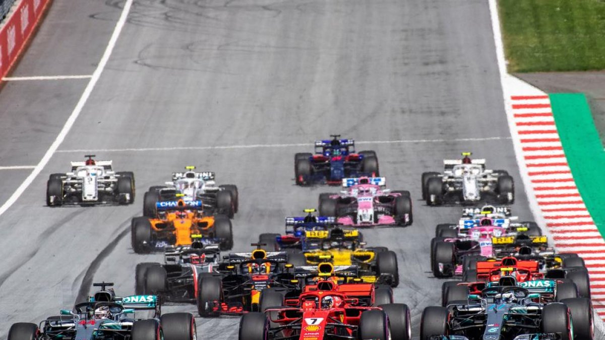 Un grup de pilots ahir en un instant de la carrera disputada a Àustria.