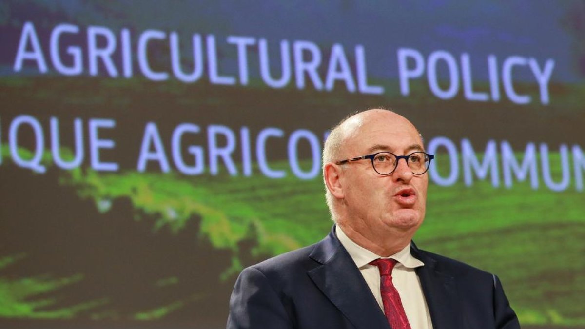 El comissari d’Agricultura, Phil Hogan, va presentar ahir la proposta de la PAC.