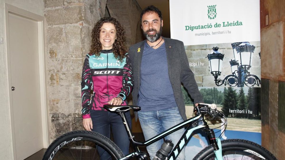 Ramona Gabriel, ahir amb el diputat Francesc Sabanés.