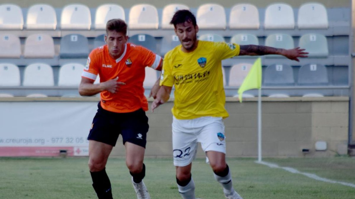 Joan Oriol, un dels nous fitxatges, en una acció del partit.