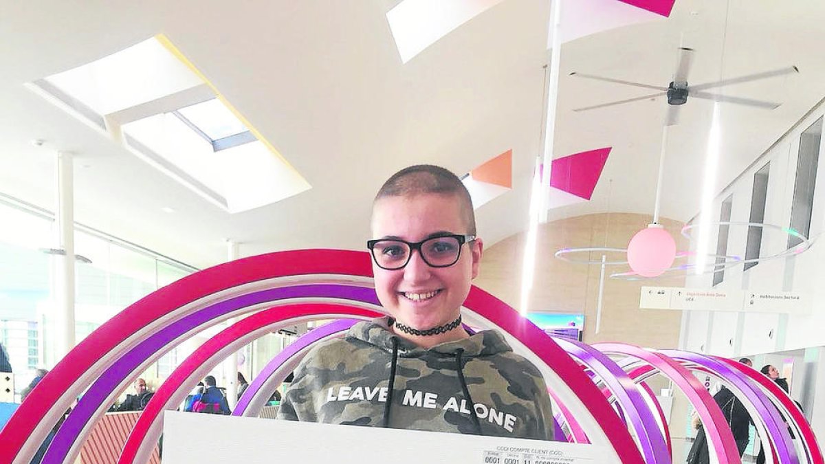 La jove Ingrid dóna 4.590 € per investigar sobre el càncer