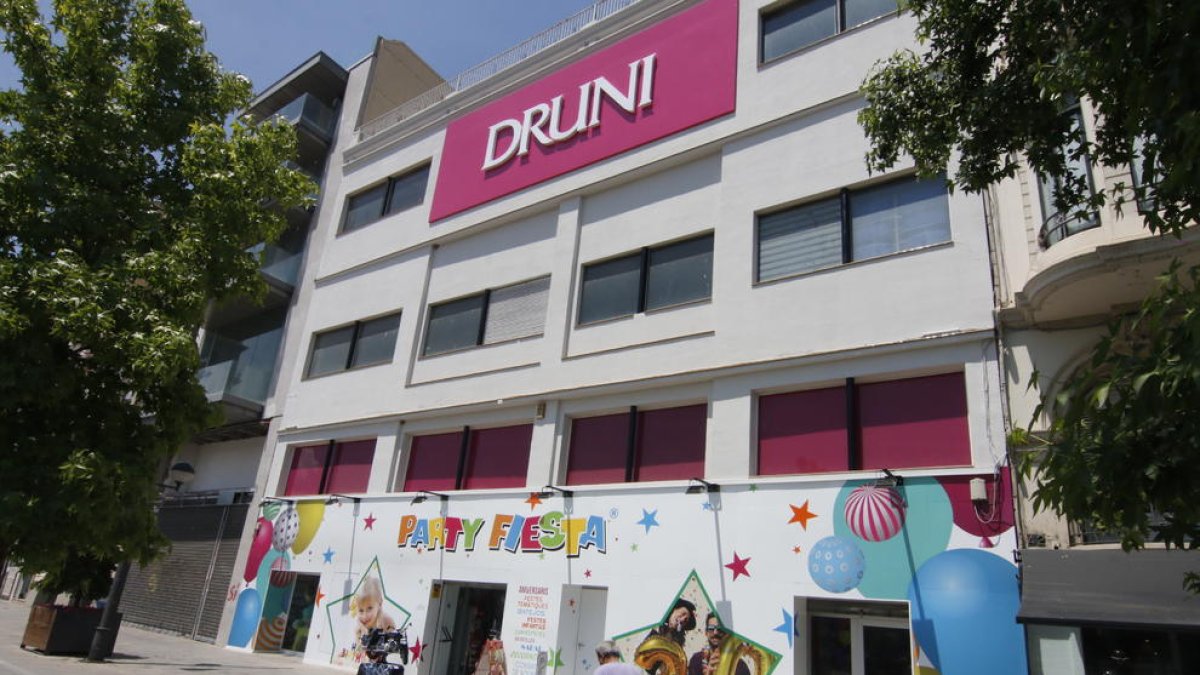 Fachada del edificio en la avenida Blondel.