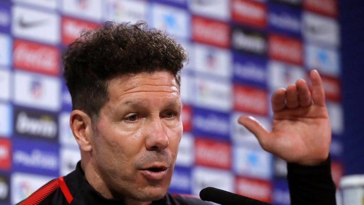 Diego Simeone, ayer durante su rueda de prensa en Madrid.