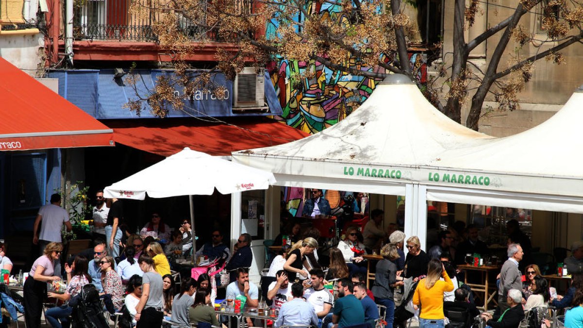 Las terrazas de bares proliferan en la ciudad de Lleida.