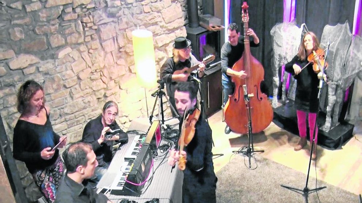 Gravació de l’espectacle musical de La Fura dels Baus, dimecres passat a Montoliu de Segarra.
