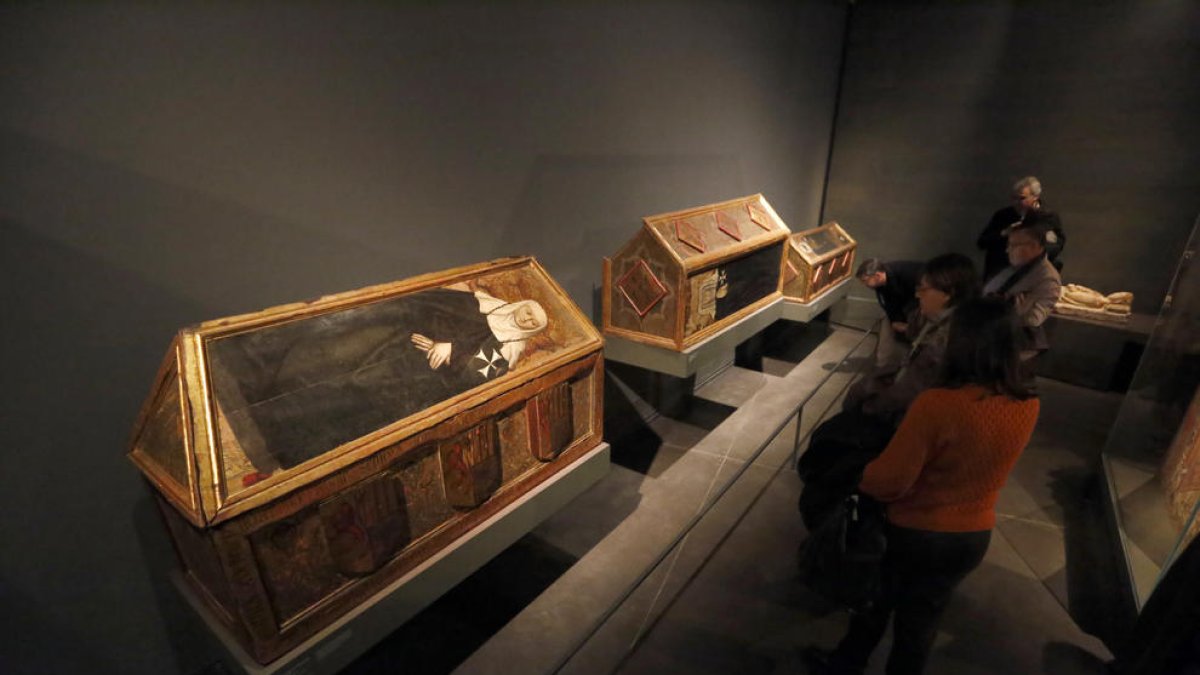 El ‘último’ día  - Las cajas sepulcrales policromadas del siglo XV originarias del monasterio de Sigena fueron unas de las grandes protagonistas el pasado 10 de diciembre en el Museu de Lleida. Aquel domingo, numeroso público aprovechó la j ...