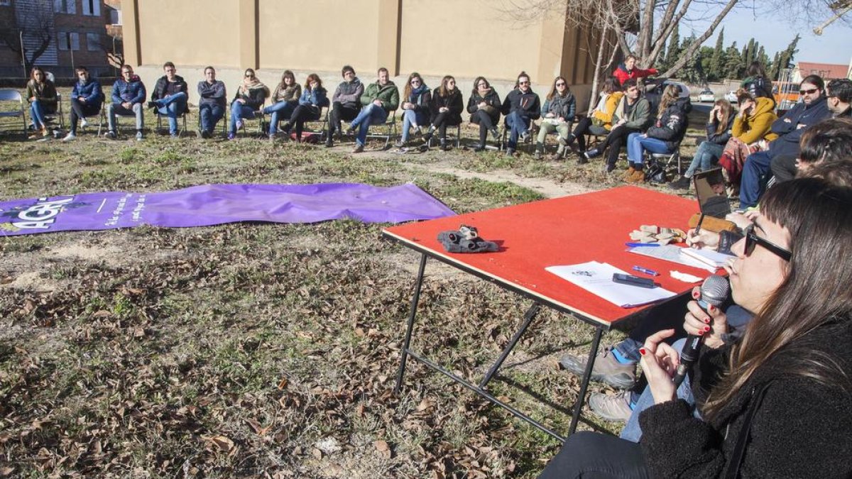 Imagen de archivo de una reunión de miembros de Agrat en el recinto exterior de los Silos.