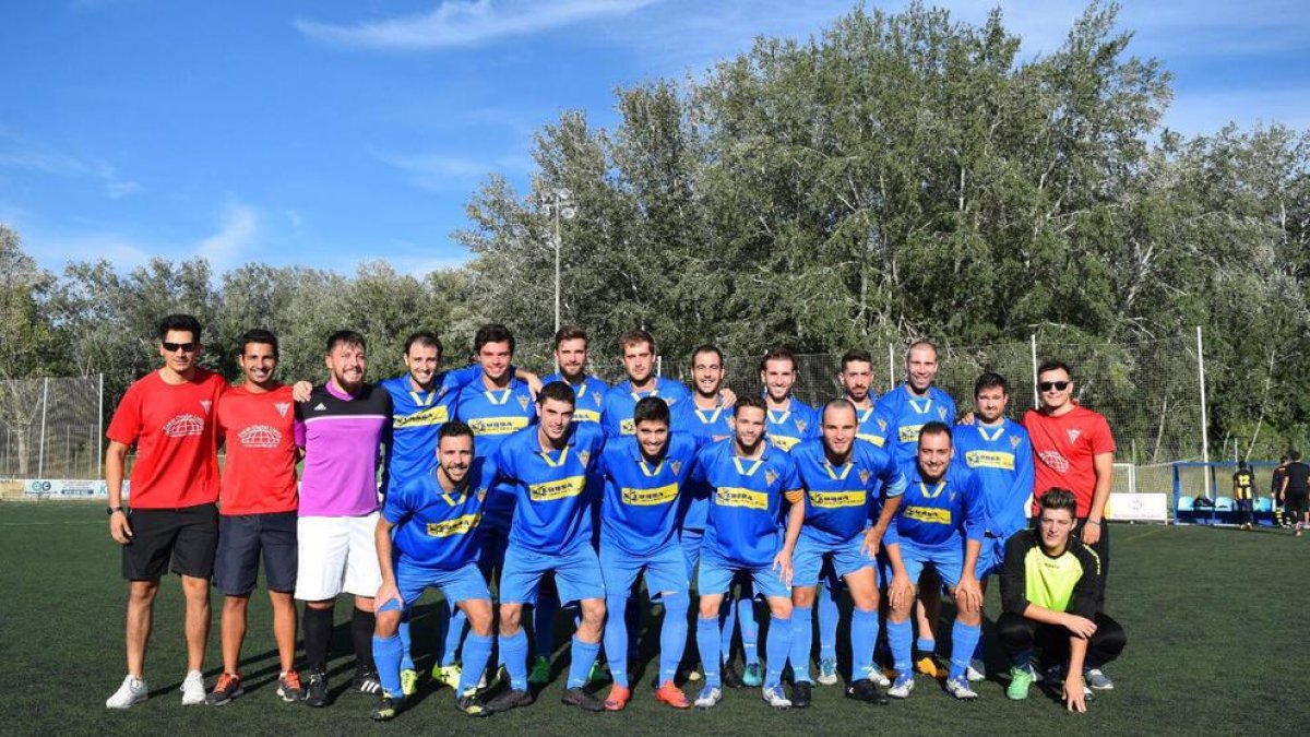 La plantilla del Sudanell que està fent història en el futbol lleidatà.