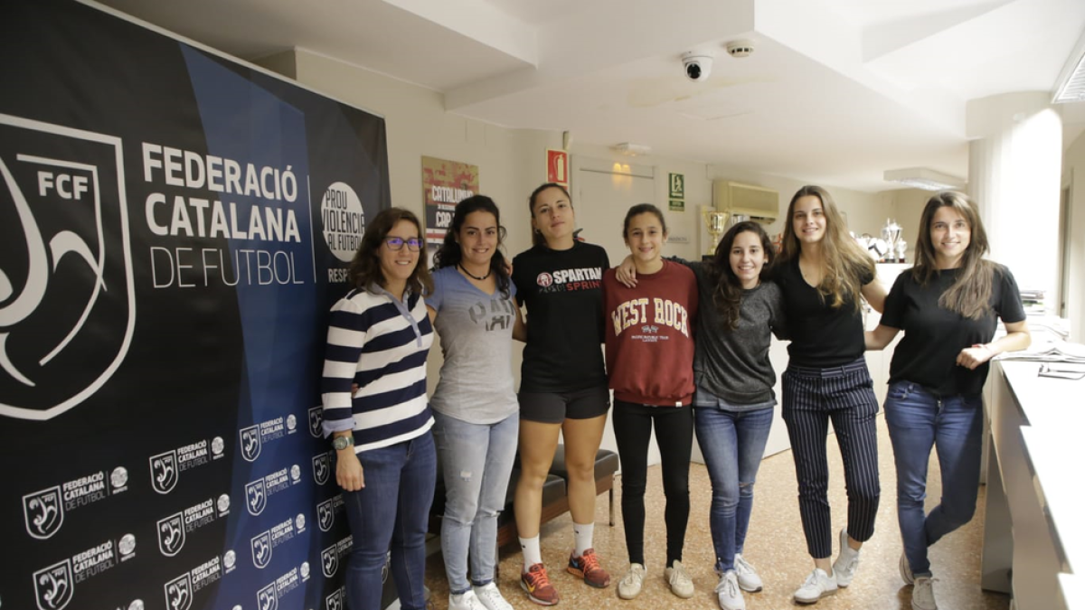 Siete de las ocho colegiadas que hay esta temporada en el fútbol leridano.