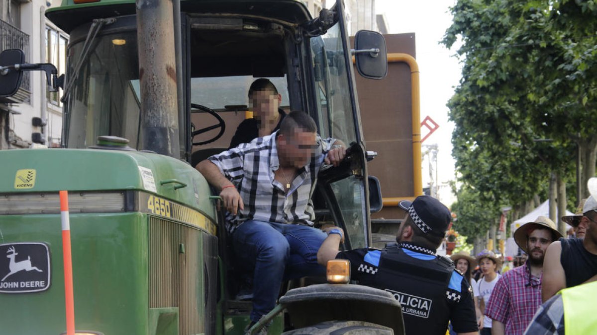 Imagen del momento en el que el condenado fue denunciado por la Guardia Urbana.