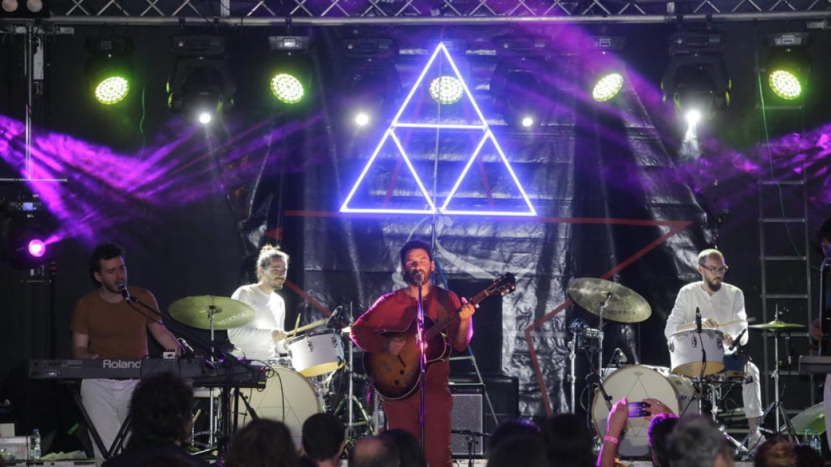 Joan Pons ‘El Petit de Cal Eril’, en el concert que va oferir divendres a la nit a Sudanell.