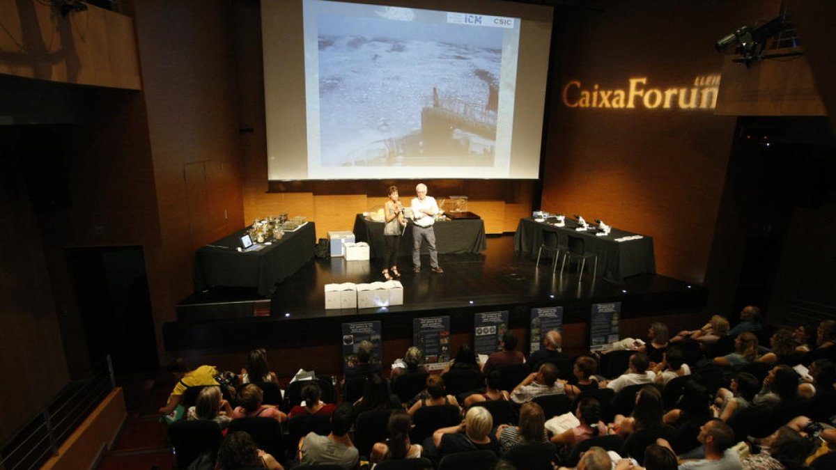 Un instant de la conferència inaugural de Josep Maria Gili, ahir a la tarda al CaixaForum.