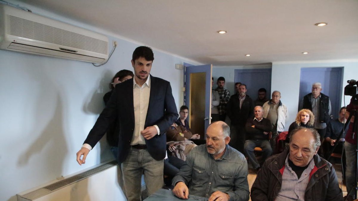El pleno de la moción de censura en Gimenells el pasado martes.