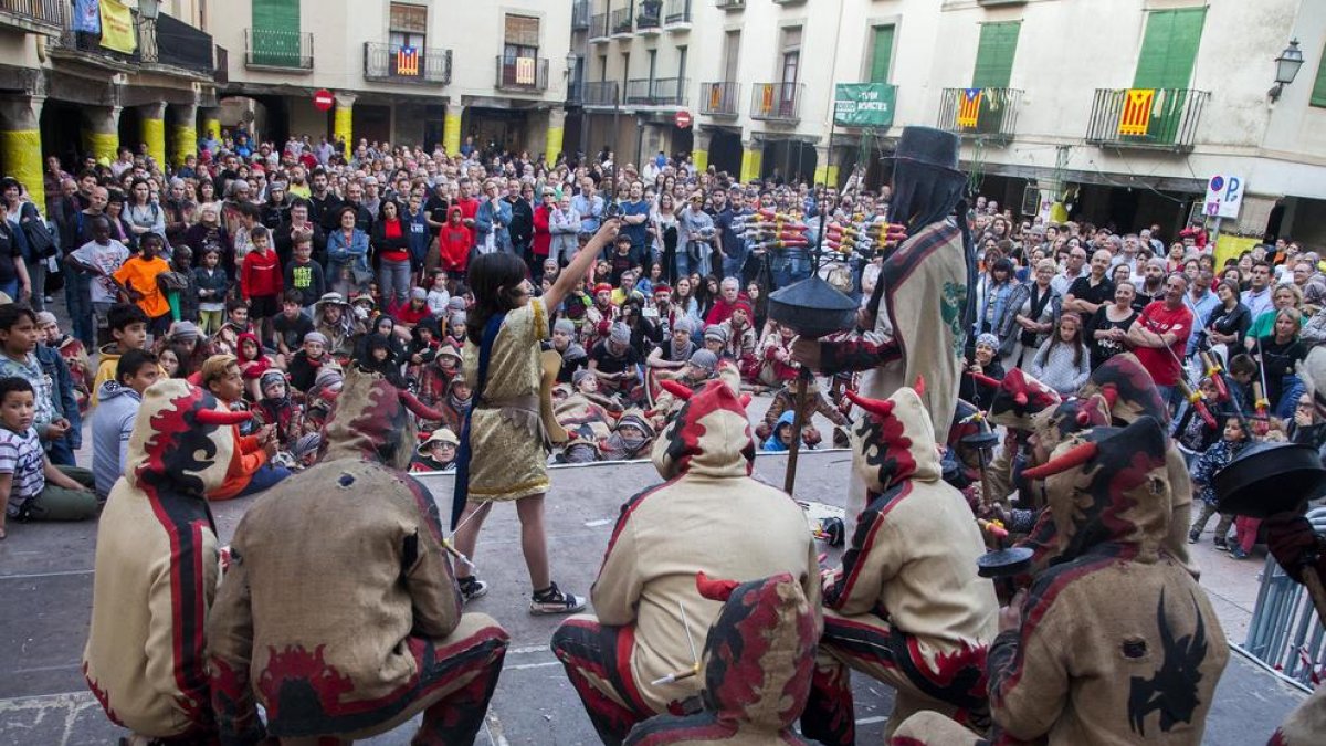 La marató dels diables de Cervera culmina amb el Ball Parlat