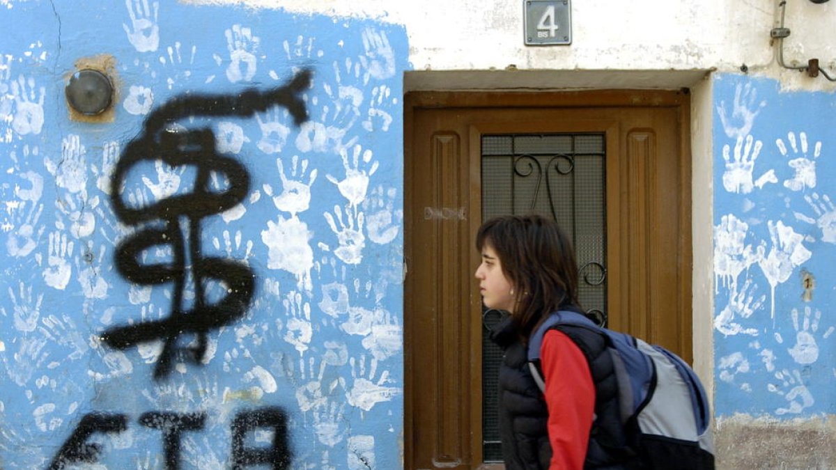 Imagen de archivo de una pintada a favor de la banda terrorista ETA.