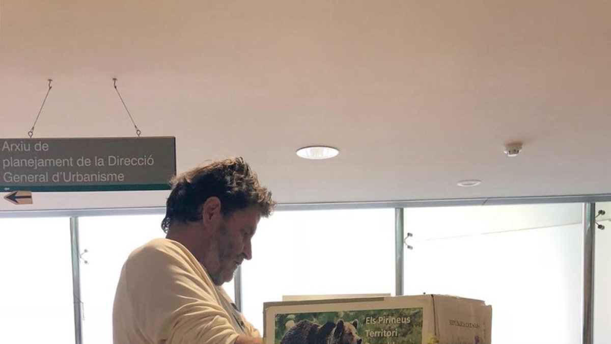 Vàzquez, ahir amb les 100.000 firmes contra el trasllat de Goiat.