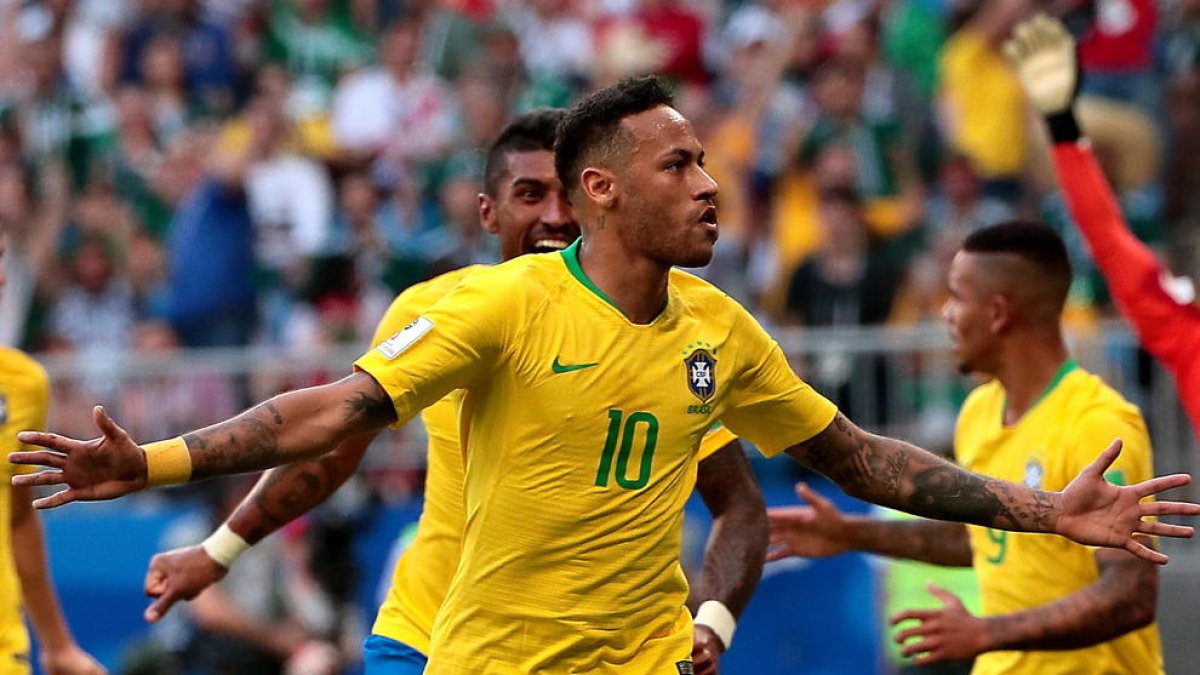 Neymar celebra su gol que inauguraba el marcador y encarrilaba el triunfo de Brasil sobre una selección mexicana que aguantó bien hasta el descanso.