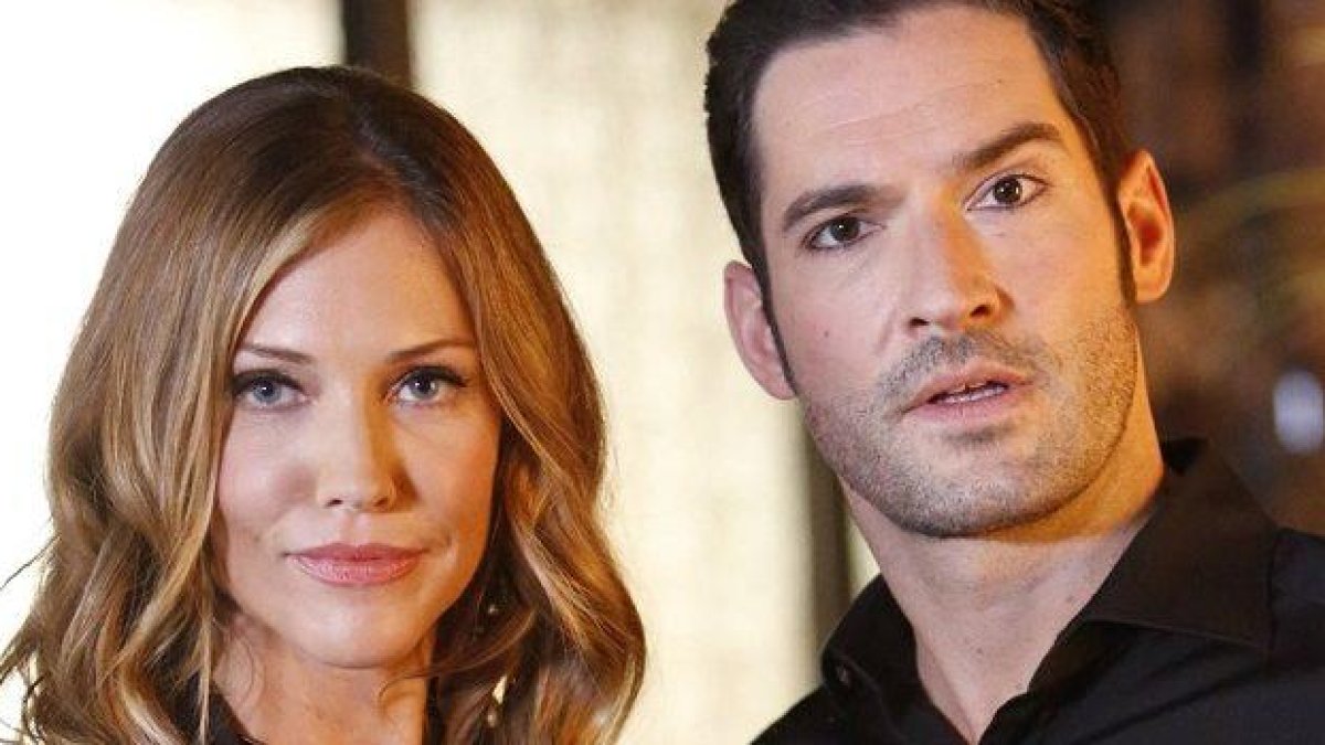 Lucifer junto a Charlotte, su madre.