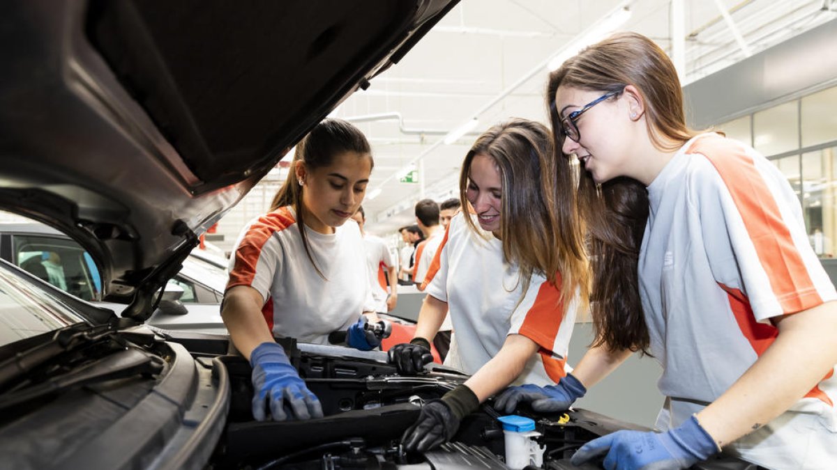 Canvi de cicle  a l'escola d'aprenents de Seat