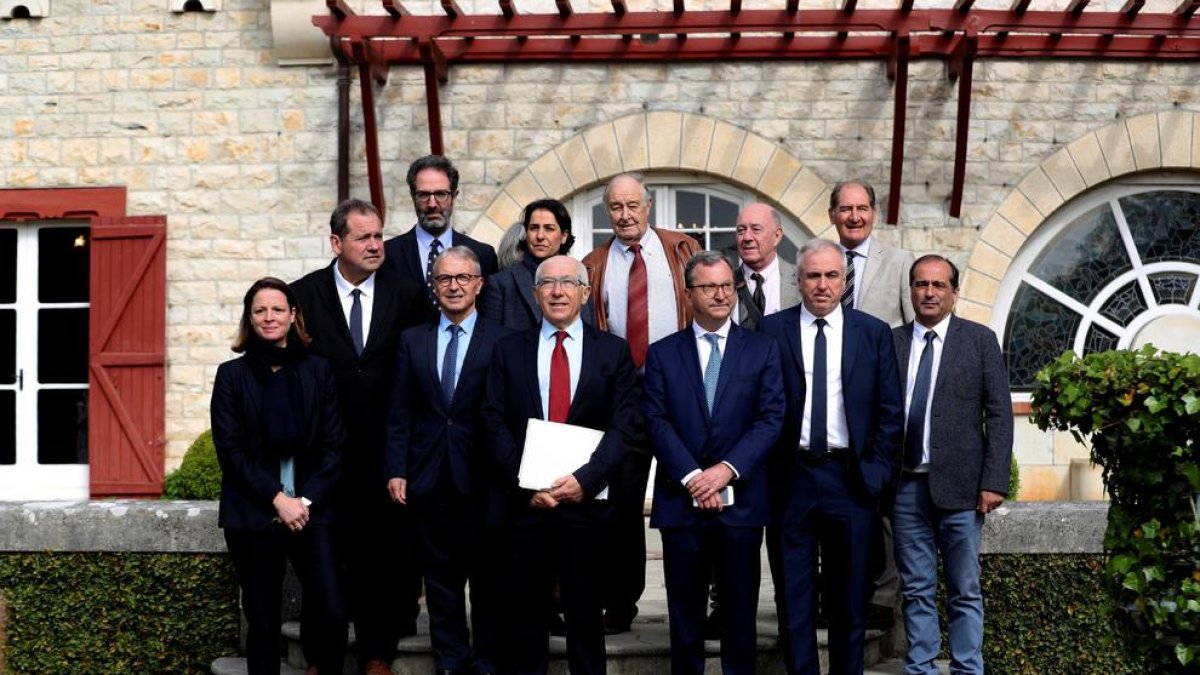 Personalitats internacionals a Cambo en l'acte sobre el final d'ETA