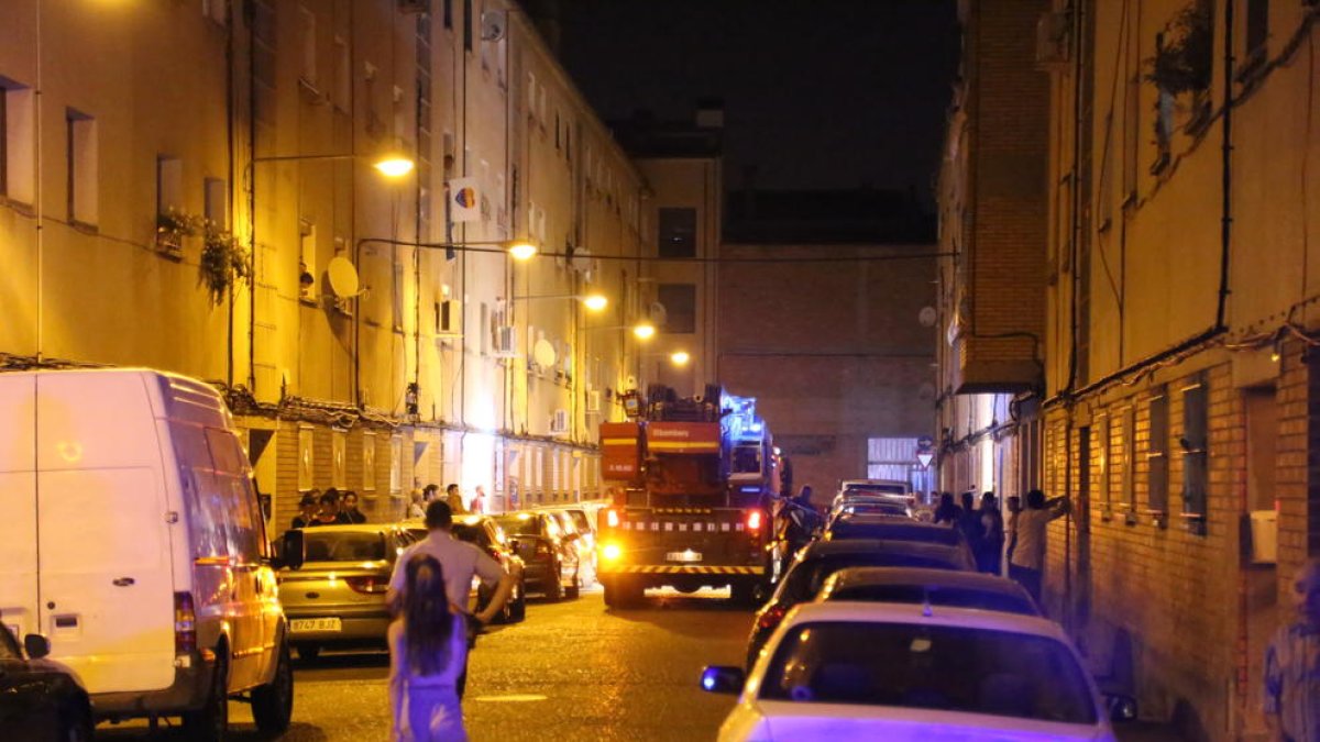 Un herido en un incendio en un bloque de pisos de La Bordeta