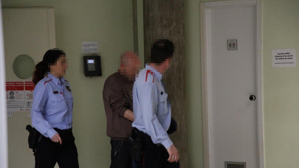 El acusado, el martes, tras su puesta a disposición del juzgado de guardia de Lleida.