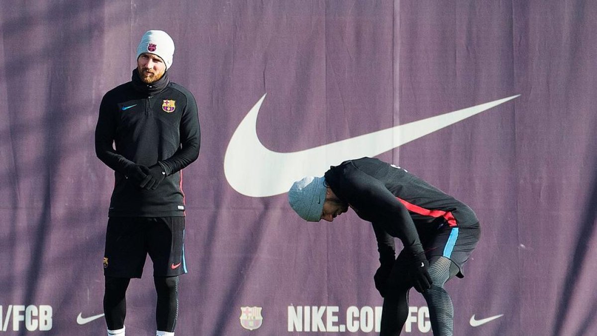 Messi i Luis Suárez, que no van viatjar a Vigo, durant l’entrenament de la plantilla barcelonista.